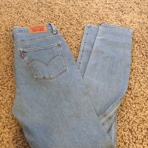 721 Levi High Rise Skinny Jean (light wash)